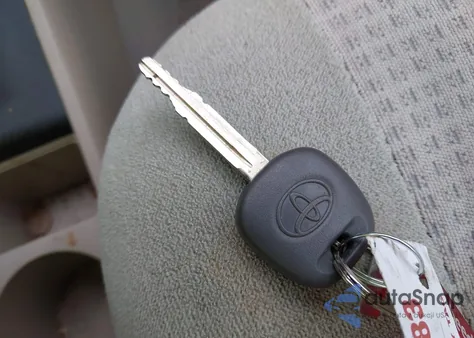 2005 Toyota Corolla Ce z USA, uszkodzony, nr VIN 1NXBR32E05Z367114